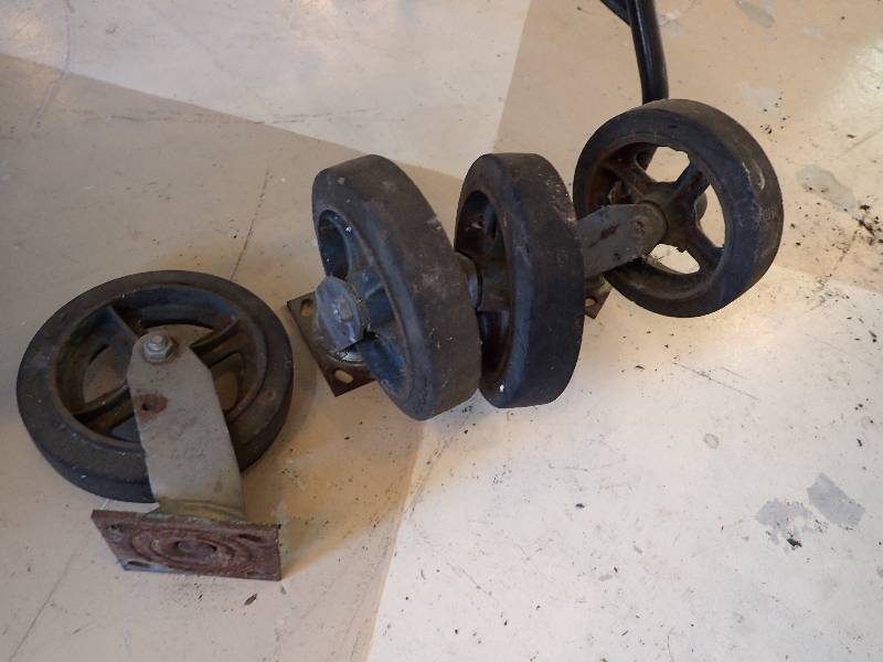 lot 2851 image: (4) Heavy Duty Equipment Casters