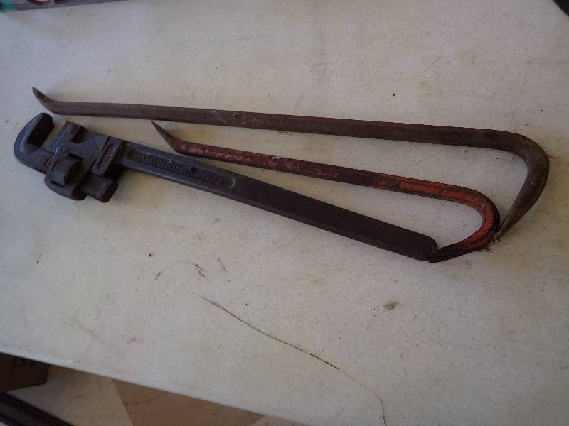 lot 2859 image: (2) Heavy Duty Crow Bars w Pipe Wrench