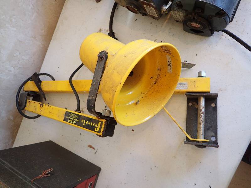 lot 2865 image: Fostoria Loading Dock 300W Light