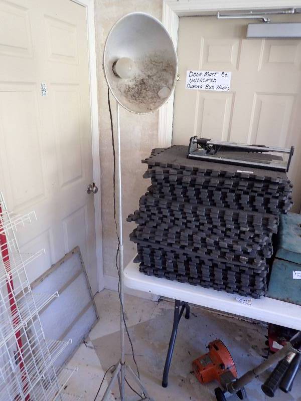 lot 2866 image: Upright Pole Work Light on Stand