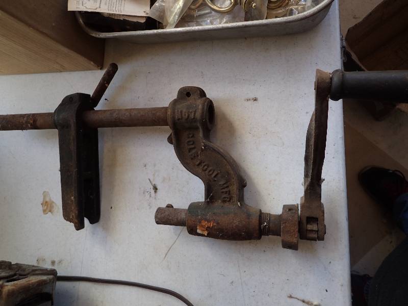 lot 2872 image: Vintage Hand Operated Screw Clamp