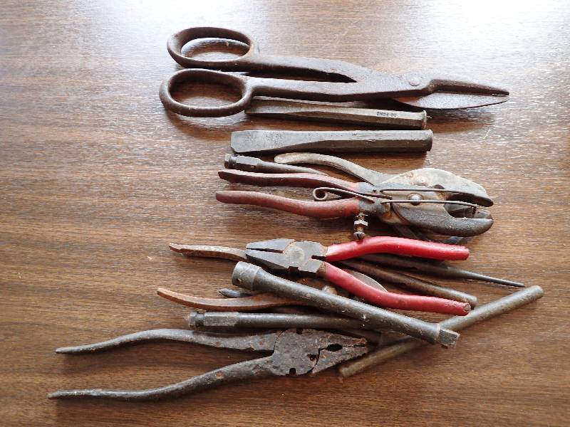 lot 1370 image: Large Lot Of Chisels And Snips