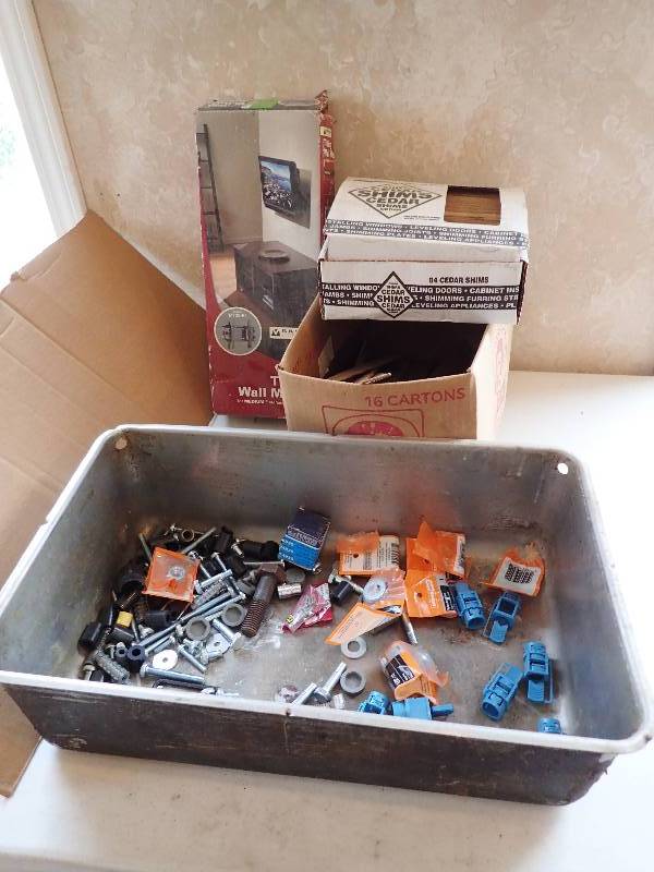 lot 1374 image: Tilting Wall Mount With Shims Misc. Hardware