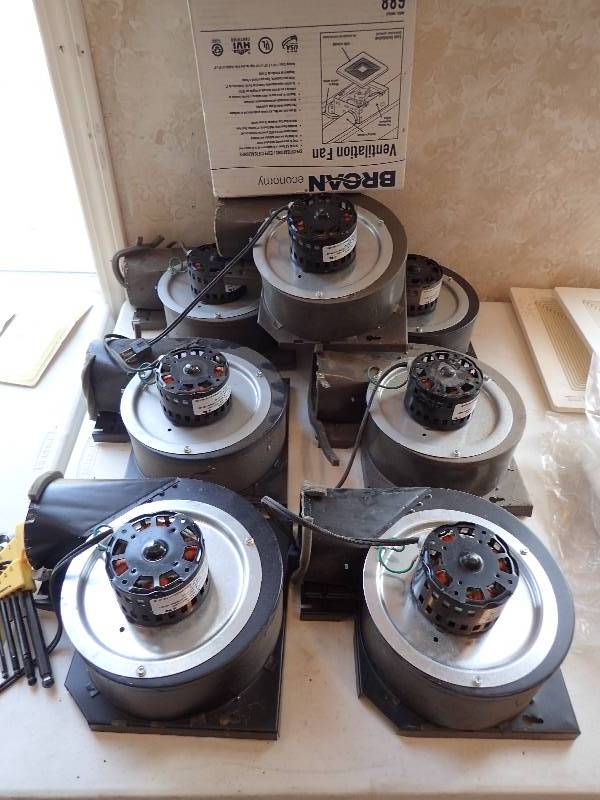 lot 1376 image: Large Lot Of Ventilation Fans With Covers