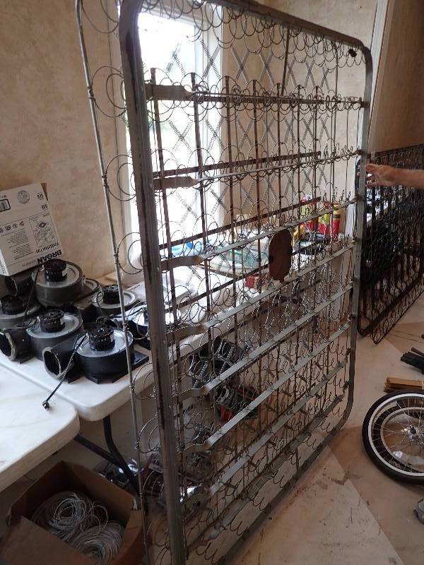 lot 1383 image: Foster Blgin Vintage Box Spring