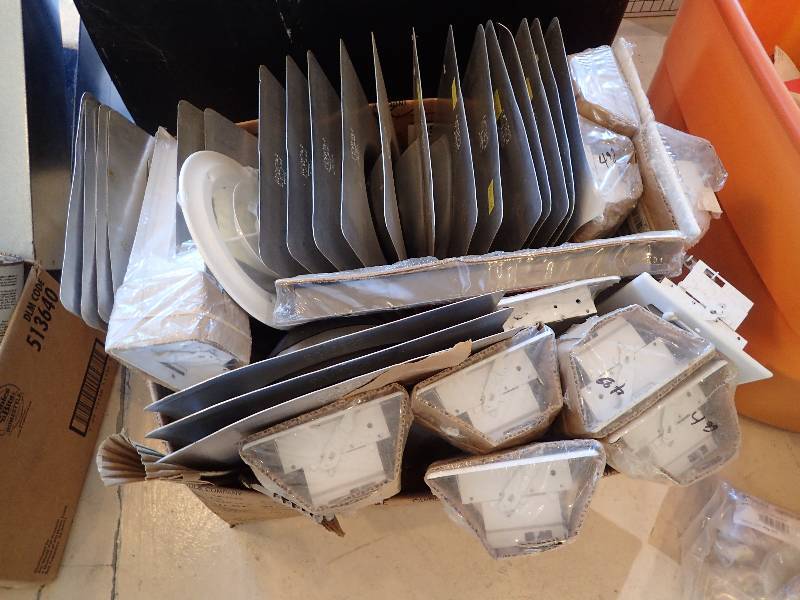 lot 1420 image: Large Lot Of Ventilation Vent Covers And Reducers