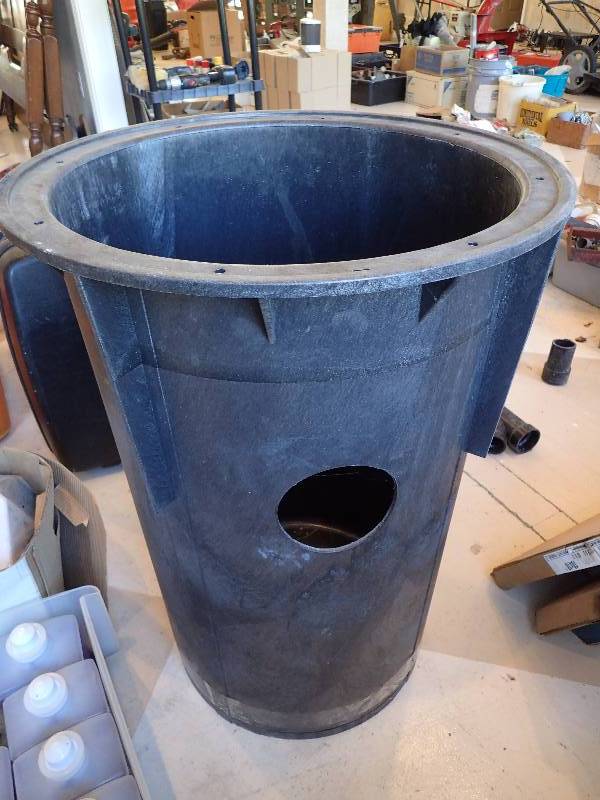 lot 1421 image: Fiber Glass Sewage Bason 18� Round 30� Deep