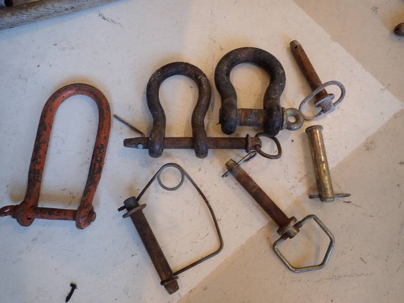 lot 1427 image: Lot Of Lupe Clevise And Hitch Pins