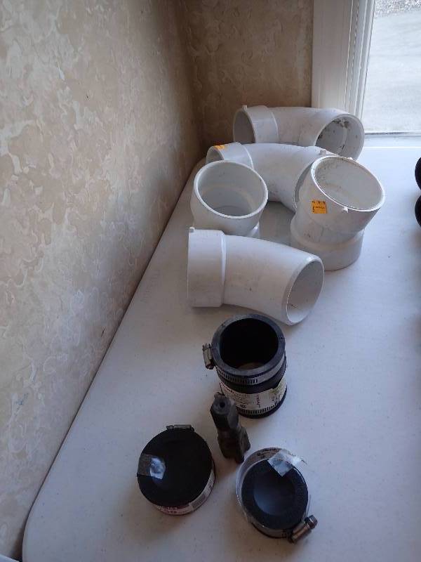 lot 1431 image: Lot Of PBC Tubing