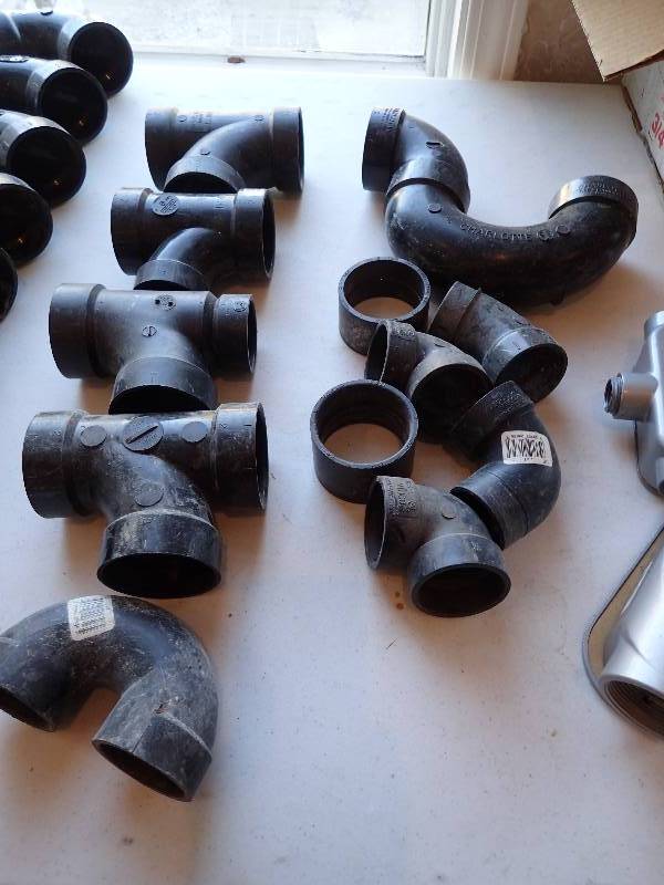 lot 1433 image: Lot Of 2� And 1 12� PBC Couplings