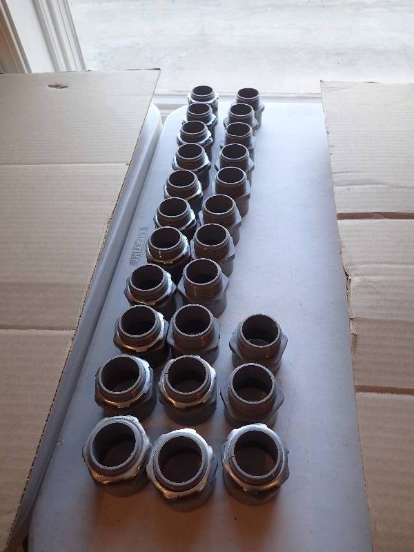 lot 1436 image: Lot Of Cantex 1 �� Threaded Couplings