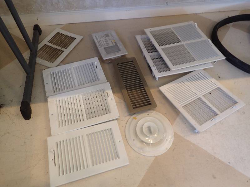 lot 1662 image: Large Lot Of Ventilation Covers