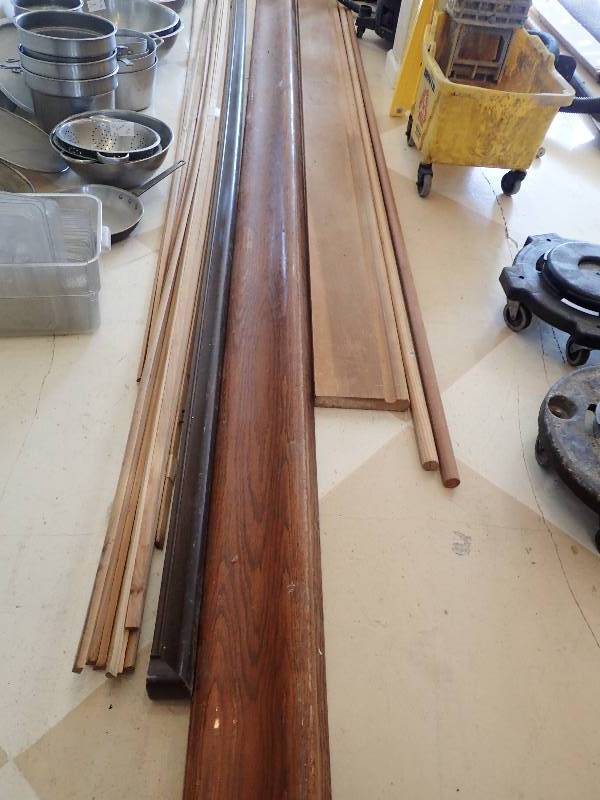 lot 1687 image: Large Lot Of Misc. Size Oak Trim