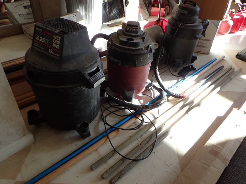 lot 1811 image: Lot Of Shop Vacuums With Inhalation Supplies And Handles
