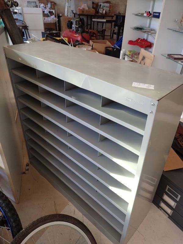 lot 1819 image: Safeco Metal Male Divider Cabinet