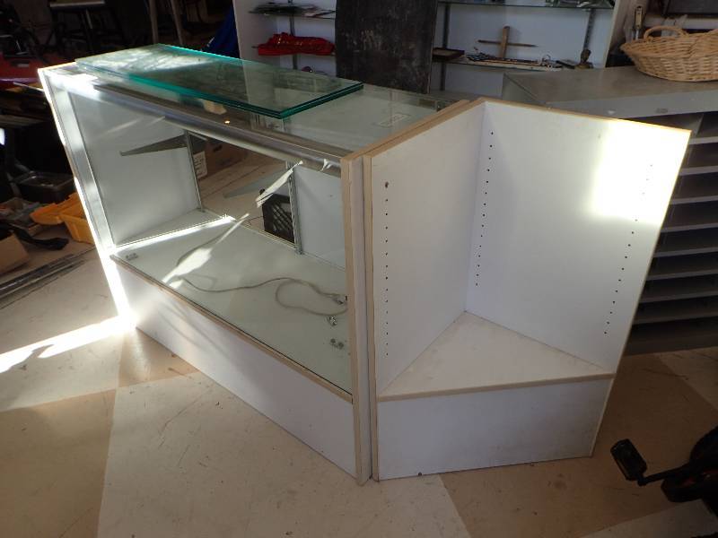 lot 1820 image: Glass Lighted Display Showcase With end Cap
