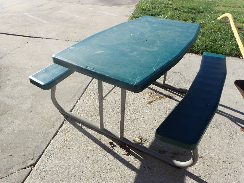 lot 1823 image: Green Lifetime Outdoor Patio Table