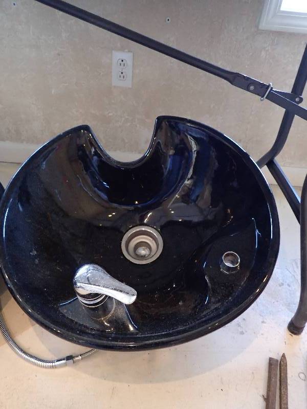 lot 1417 image: Barbershop Bath Sink Insert 23� Around