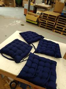 lot 50194 image: 4 - encasa 12in x 12in Chair Cushions, Blue