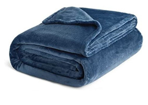 lot 50393 image: Bedsure Flannel Blanket, Blue