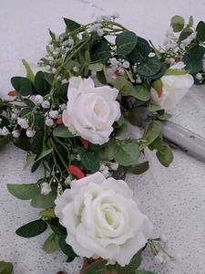 lot 50400 image: Artificial Garden Roses Garland, 6 Feet