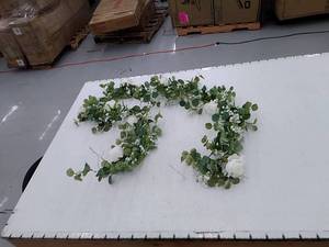 lot 50497 image: Decorative Floral garland,6