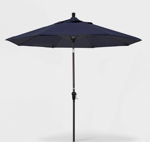 lot 305 image: 9ft Patio Umbrella Market Crank Table Umbrella