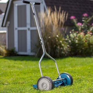 lot 24128 image: Great States 204-14 14-Inch 4-Blade Push Reel Lawn Mower - Retail $92.99