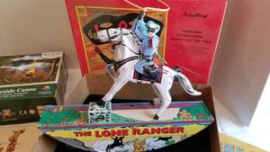 lot 1023 image: The Lone Ranger Vintage Collectable wind-up tin toy (excellent condition)
