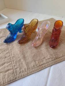 lot 1041 image: Four 6 Fenton hobnail glass shoes