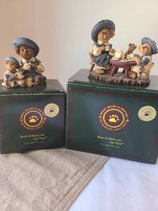 lot 1047 image: Two Boyds Bears and Friends