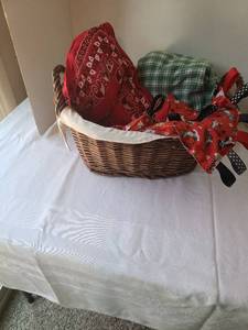 lot 1055 image: Lined basket with pillows, microwavable warming pad