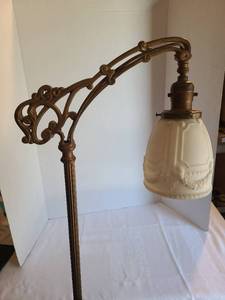 lot 1061 image: Vintage floor lamp 57 tall