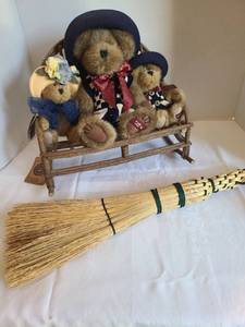 lot 1069 image: Boyds Bears in seat, corn broom