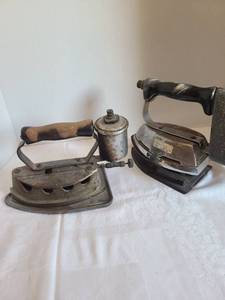 lot 1076 image: Antique irons