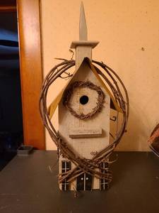 lot 1104 image: Birdhouse
