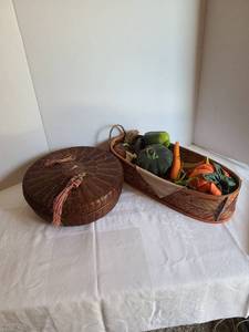 lot 1105 image: Basket decor