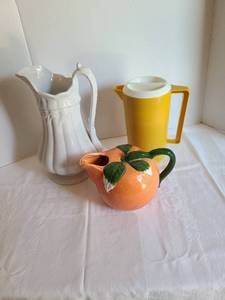 lot 1113 image: Orange juice pitcher, Elsmore & Forster pitcher, plastic pitcher