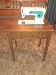 lot 1205 image: Singer sewing machine with cabinet plus contents in drawer. Closed 30 x 25.5 x 18