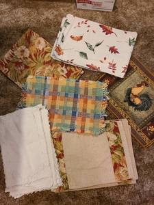 lot 1212 image: Assorted placemats