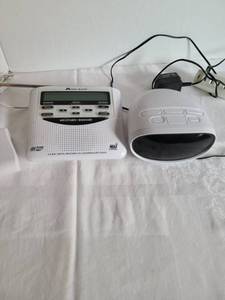lot 1220 image: Midland weather radio and an alarm clock