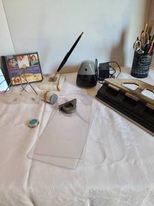 lot 1231 image: Office supplies and stereoscopic glasses