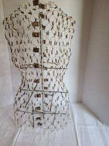 lot 1239 image: Vintage wire dress form