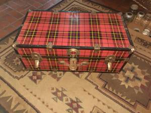 lot 1301 image: Plaid trunk. 12 x 30 x 16