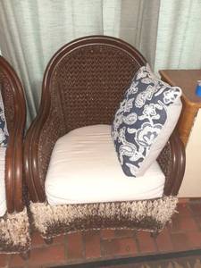 lot 1311 image: Wicker chair with cushion. Extra wide. Comes with pillow too