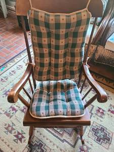 lot 1314 image: Rocking chair by Tell City Chair Company, excellent condition, with cushions
