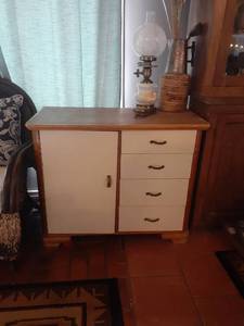 lot 1317 image: Vintage German Kitchen cabinet with 4 drawers, slight damage on top( see pictures). 32 x 38 x 18. Does not include items on top. Also matches lots # 1317 and 1318