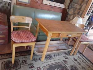 lot 1319 image: Vintage German Kitchen  table and two chairs with cushions. Table is 31 x 43 x 26.5 and has a drawer. Matches lots # 1317 and 1318
