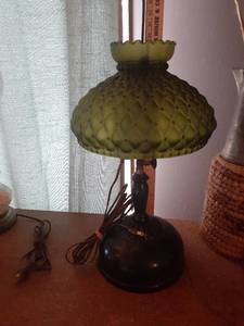 lot 1320 image: Home decor.. Green glass globed light. Approximately 23 inches tall