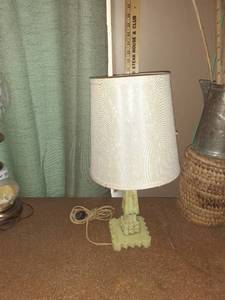 lot 1321 image: Home decor. Alabaster lamp. Approximately 18 inches tall